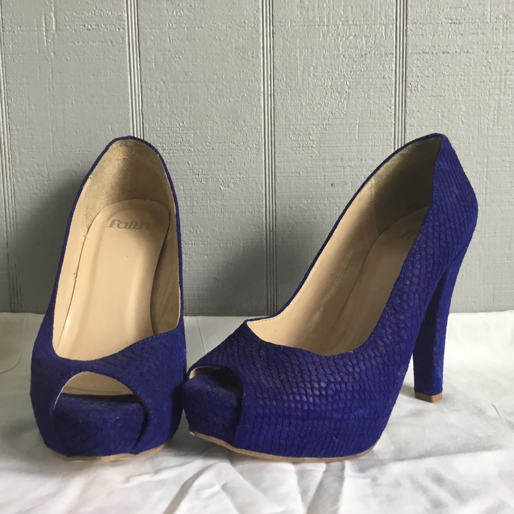 Navy blue heels